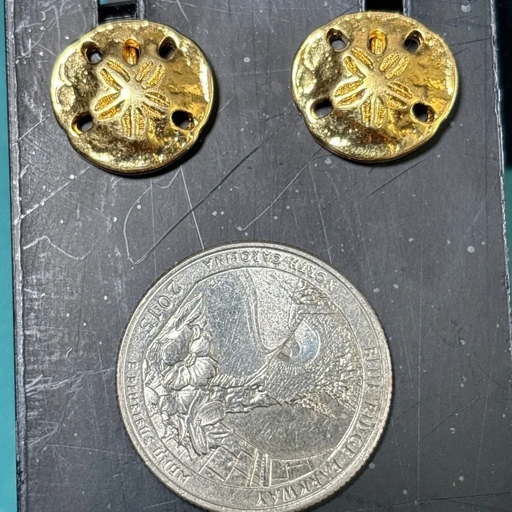 Monet Gold Tone Sand Dollar Clip On Earrings Vintage Nautical Beach‎ Studs